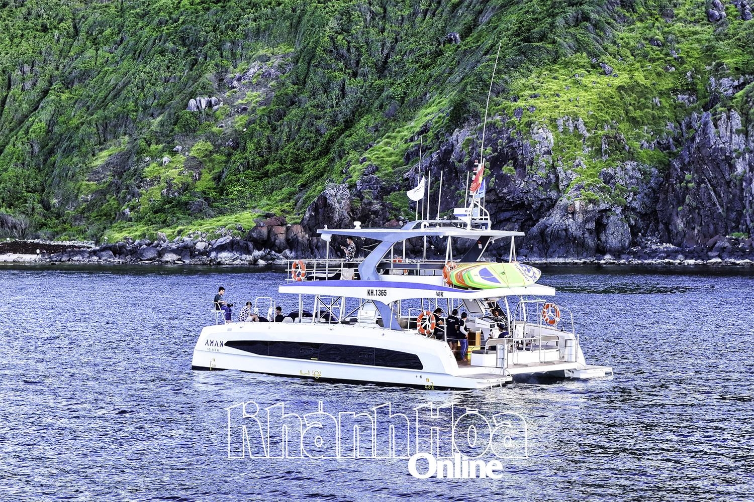 Du lịch biển đảo Nha Trang: Trải nghiệm tour du thuyền tinh tế, sang trọng