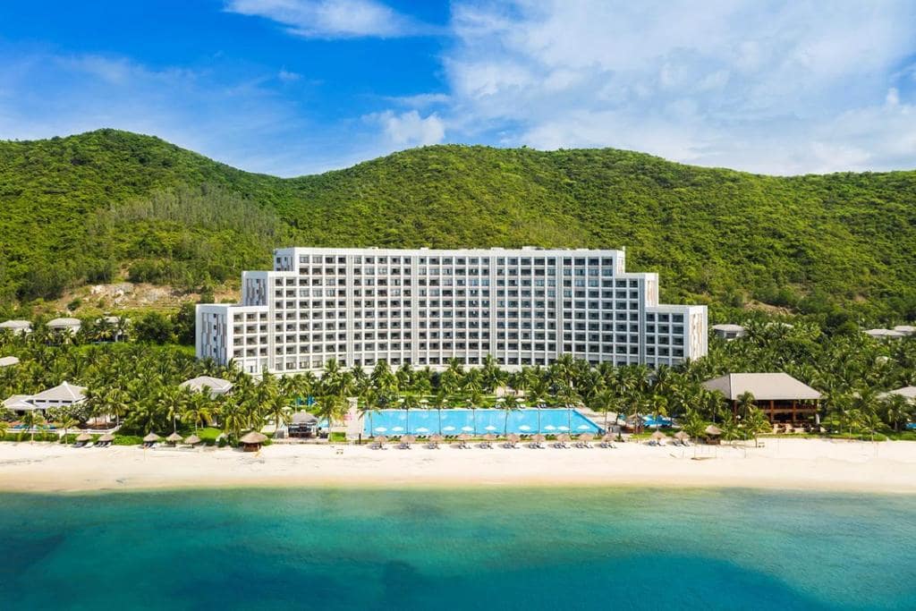 resort-nha-trang-co-bai-bien-rieng