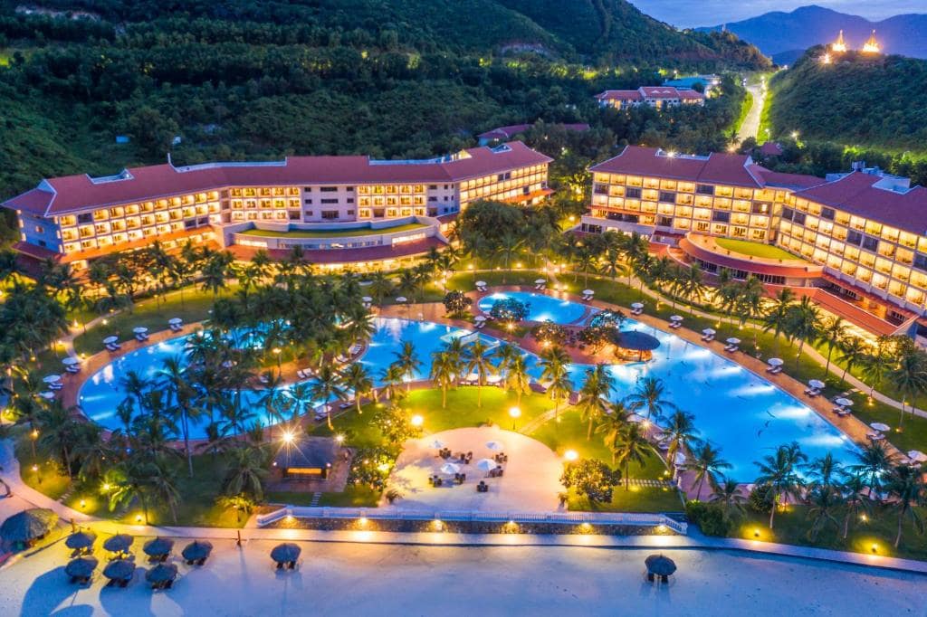 resort-nha-trang-co-bai-bien-rieng