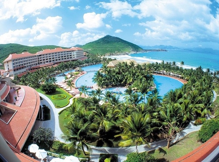 resort-nha-trang-co-bai-bien-rieng